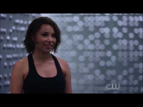 The Flash 5x01 Nora Tells Barry The TRUTH