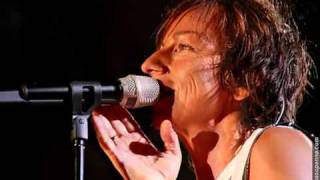 Quante Mani Lyrics English Translation