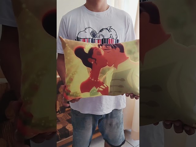 Vídeo relacionado con Genérico Cojín Personalizado con Calendario, Diseño Romántico con Nombres y Fecha, Rosa y Blanco, Decoración del Hogar, Regalo, Parejas, San valentín