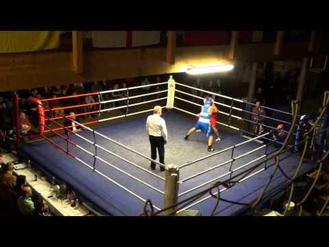 Alex Ciobanu (ROT) vs. Dennis Dreiling (BLAU) Pugilist Länderkampf 2014