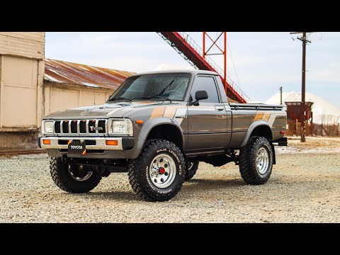 1982 Toyota Pickup SR5 Short-Bed | Driving Video