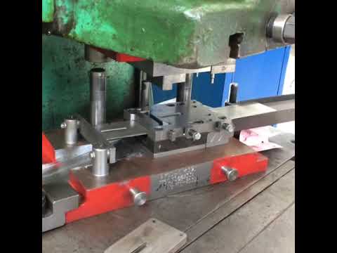 Последовательный штамп (пробивка, отрезка)