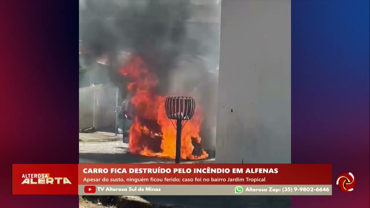 Carro é destruído pelo fogo em Alfenas