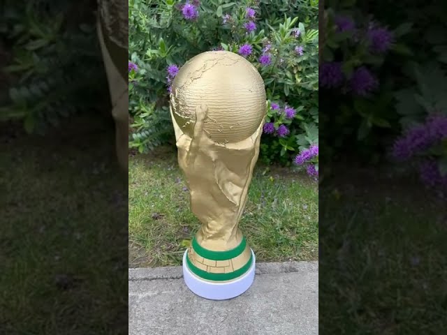 Vídeo relacionado con Genérico Réplica Trofeo Copa del Mundo. Decoración (Balon de Oro 24cm)