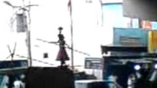 Lil Girl doin a tight rope walk over moving traffic!