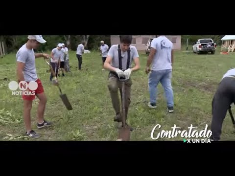 Roberto Funes Ugarte digs a pit for a pool - #HiredForOneDay - Telefe News