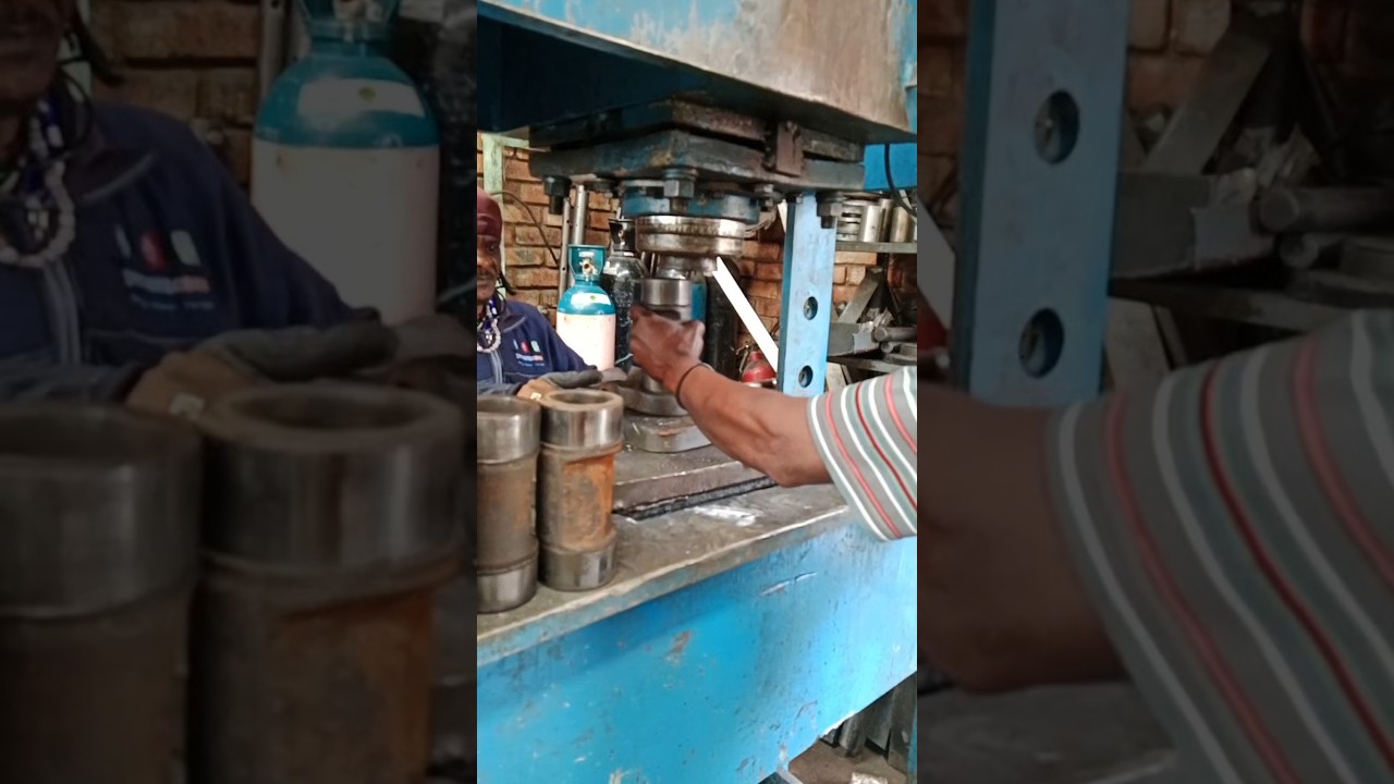 PRESSING IN BUSHES AND PINS ON HYDRAULIC MACHINE DURING EXCAVATOR'S TRACK CHAIN SHOE REPAIR