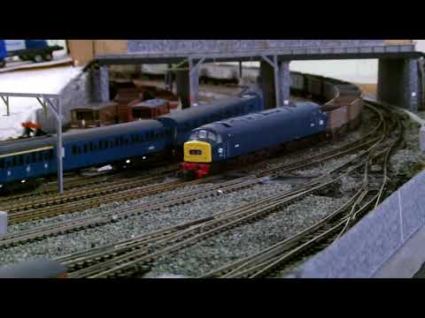 AM4 (Class 304) 25kV EMU visits Walsall (N Gauge model trains)