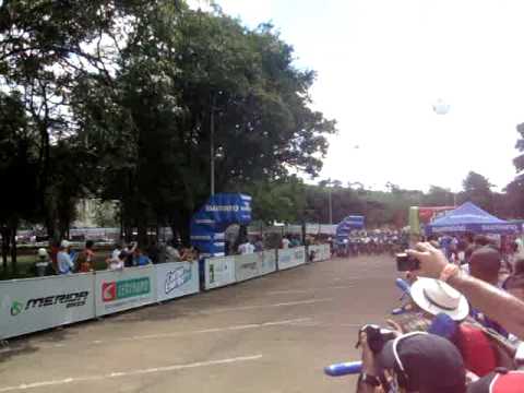 Copa Internacional MTB 2011 - Araxa - largada da elite