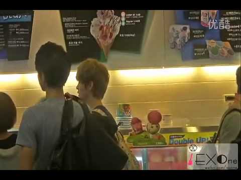 [FANCAM] 120608 EXO-M Incheon Airport - ice cream