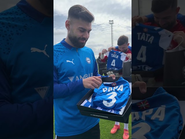 Vídeo relacionado con DEREGALOOS Cojín Personalizado Fútbol Alavés | Relleno Incluido | Medidas 35x35 cm | Regalo Original para Aficionados del Fútbol | Cosas de Futbol para Niños | Regalos Mundial Futbolistas (Alavés)