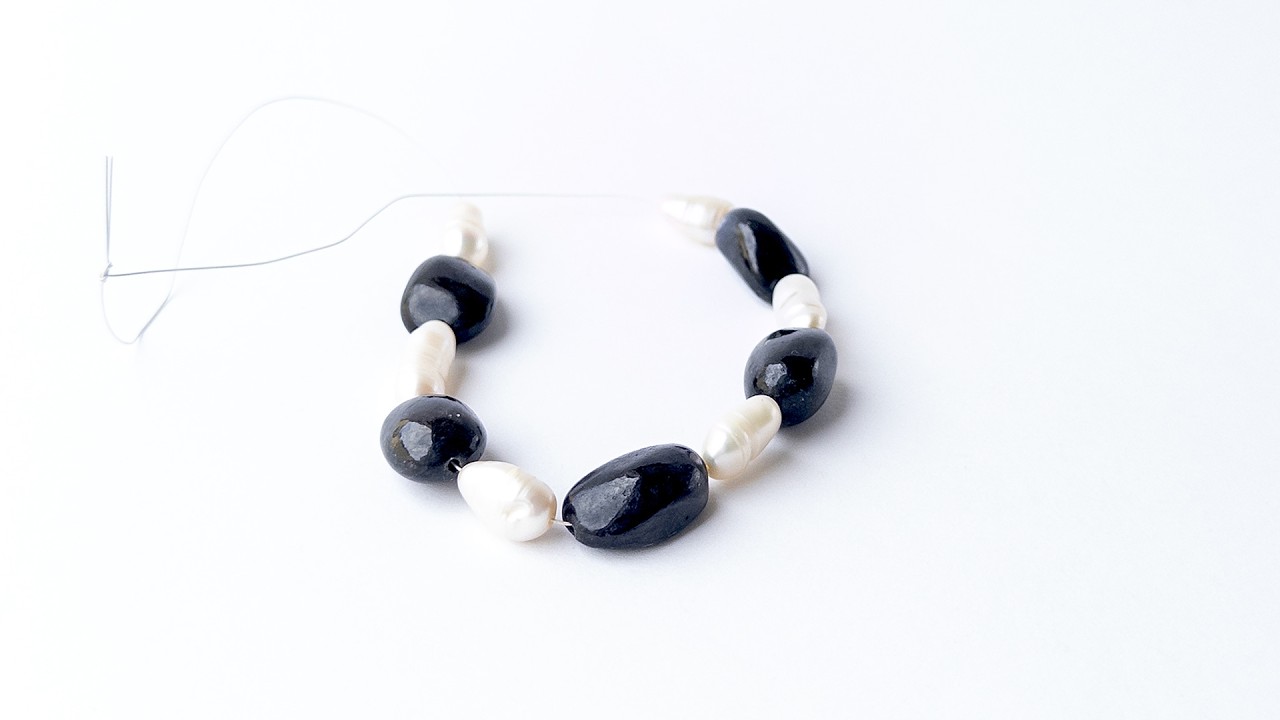 Black Sapphire & Freshwater Pearls | Smooth Tumble | 10.5-12mm Bead Size | 11 Pieces | 115 Carats video