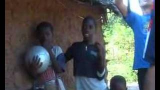 preview picture of video 'Kenya - Malindi - Periferia povera con zucchero www.zuccherosafari.com'