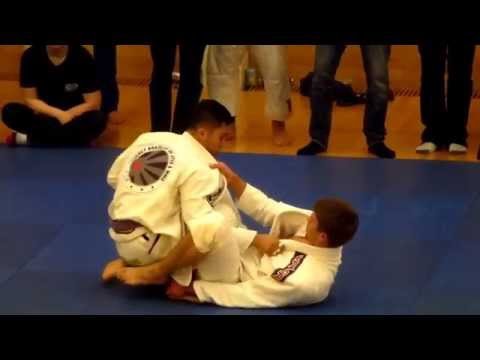English BJJ Open 2013 - Purple Adult - Under 82.3KG - Viking Wong vs Michael Hawkins