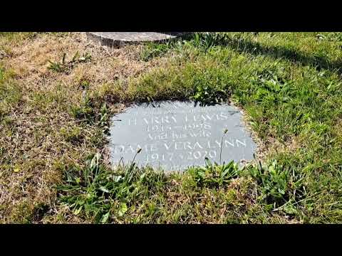 Famous Grave - Vera Lynn - Singer - Celebrity Graveyard