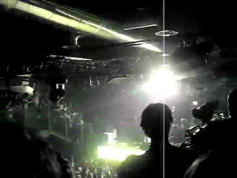 DAVID GUETTA plays RHYTHM IS A DANCER remix by RICHARD BAHERICZ @ Magazzini Generali (Milan-Italie)