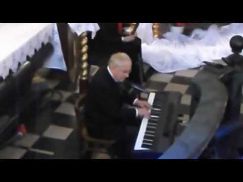 Leszek Długosz gra i śpiewa Kantyczke małą - koncert "KOLĘDY DO NIEBA" 1 II 2015 r