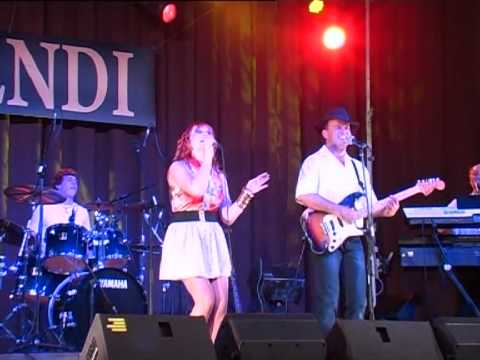 MAJA ODERLAP IN BRENDI - NAJ USTAVI SE KORAK