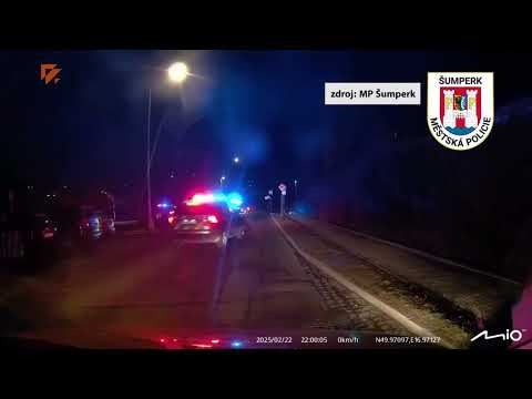 MP ŠUMPERK:  Na vlakové nádraží v Šumperku přijel mladík, který nesl v ruce dlouhou střelnou zbraň