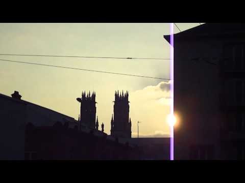 55-One minute of videoart every day - Le coucher entre les bâtiments