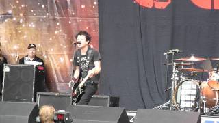 Sum 41 - &#39;Enter Sandman&#39; Live at Sonisphere Festival UK 2011