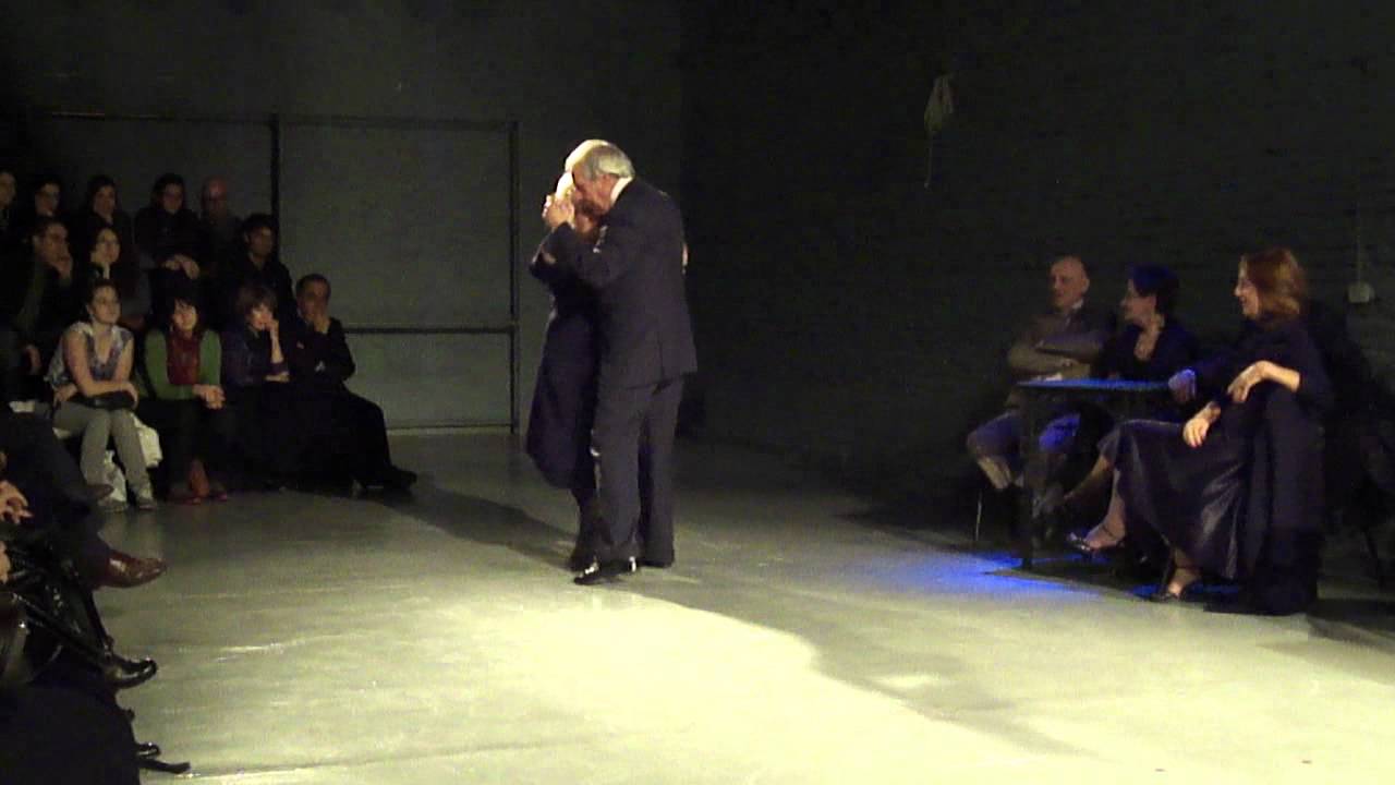 Elsa y Julio Duplaa bailando en el Ricardo Rojas