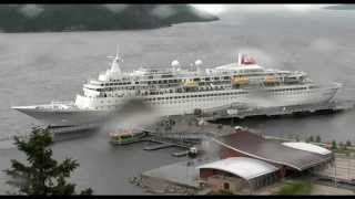 The Black Watch cruise ship heading Saguenay's port of call 2015-06-08  4X_Speed