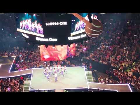 Wanna One - Light @KConLA 2018 Day 1
