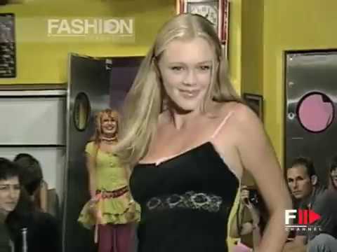 BETSEY JOHNSON SS 2000 New York 3 of 3 Pret a Porter by Fashion Channel