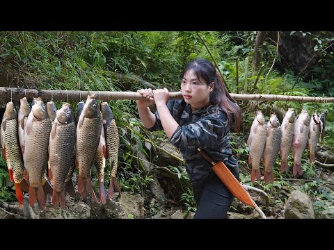 Giant Stream Fish Catching Skills by Bare Hands | Deep Forest Survival, survival alone