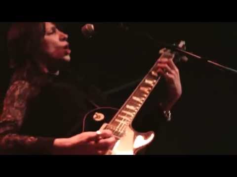 Suzie Stapleton - Hit/You were there/6ft Away - live at Piksla
