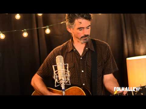 Folk Alley Sessions: Slaid Cleaves - "Still Fighting The War"