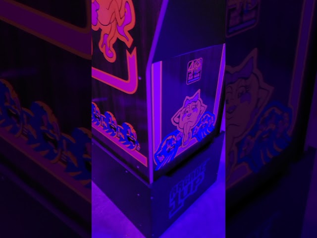 Vídeo relacionado con Arcade 1 Up Ms. Pac-Man 40th Anniversary Arcade Machine