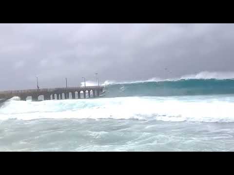 Spectacular scary waves, must watch