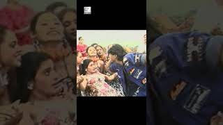 Download lagu #kajol having fun while shooting #retro #flashbackvideo #lehrenretro #throwbackvideo #rare #ytshorts mp3