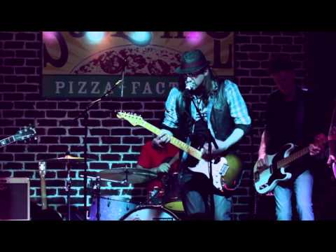 Turk Tresize - Rollin' - Live @ Soulshine in Nashville, TN.Bones Hillman of Midnight Oil on Bass.