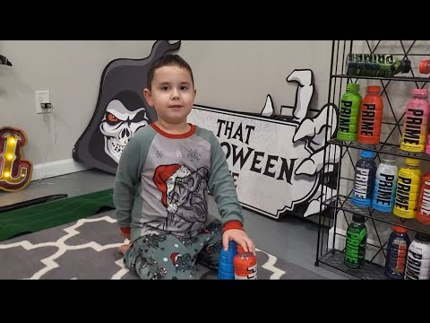 Bottle Flip game. Who won? Me or My dad. Watch and find out!!!