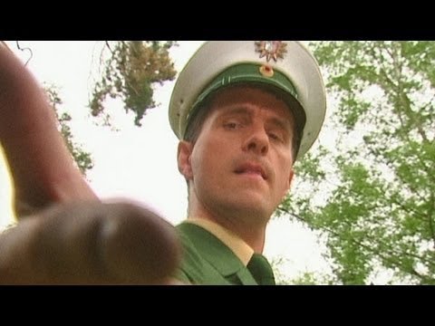 Halbstarker Polizist - Ladykracher