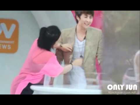 [Fancam] Hyung Jun Recording for Mnet Wide News 110802