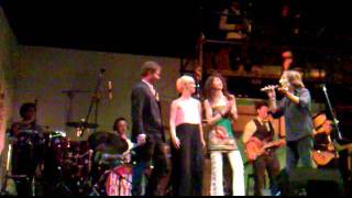 Yuvisney Aguilar con Antonio Carmona, Raúl Paz, Pasión Vega y Carmen Paris