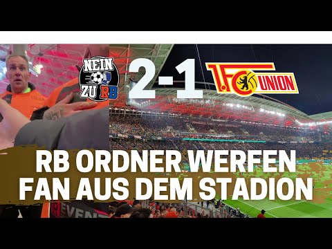 RB Leipzig - Union Berlin: RB-Ordner werfen Fan aus dem Stadion (21.04.2022)
