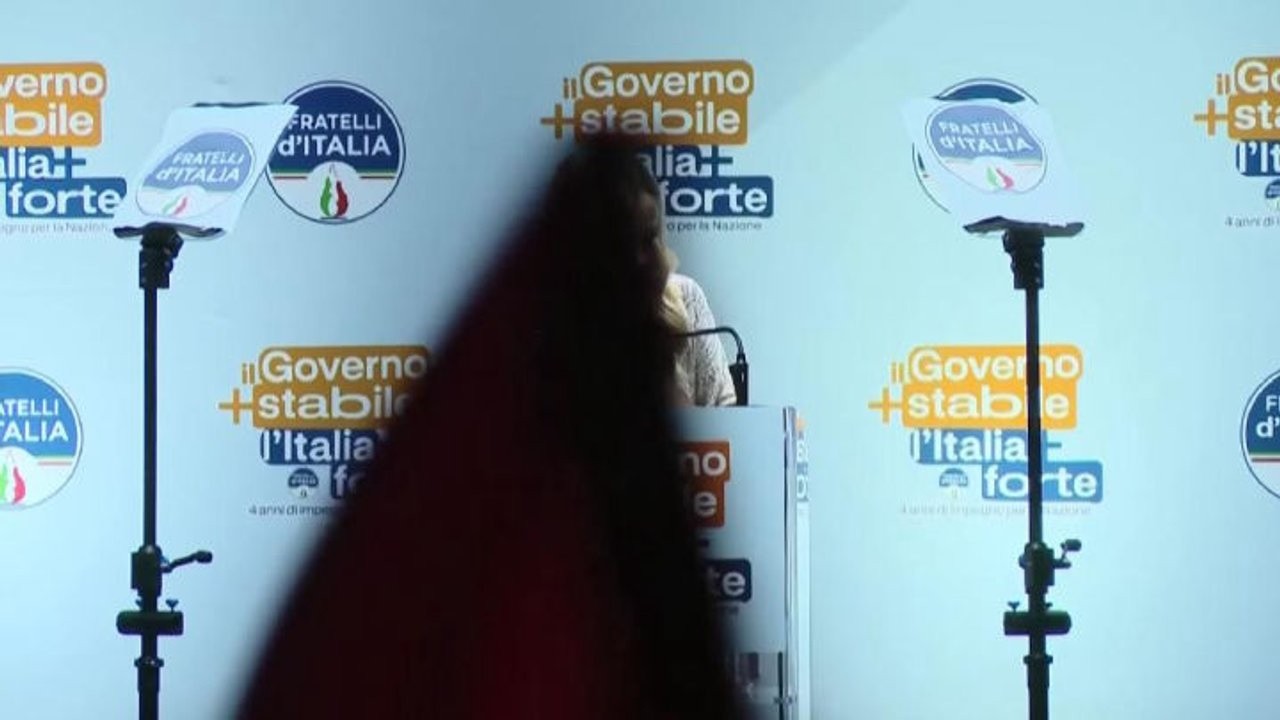 Inno di Mameli e 'A mano a mano' a chiusura dell'evento per il Governo più longevo a Bari con Meloni