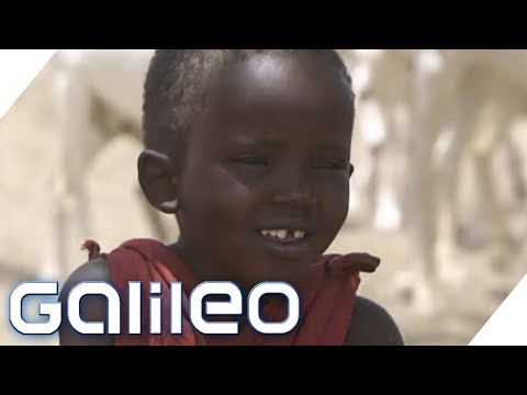 Different Traditions: Children's Rooms in Tanzania and England - Part 1 | Galileo | ProSieben