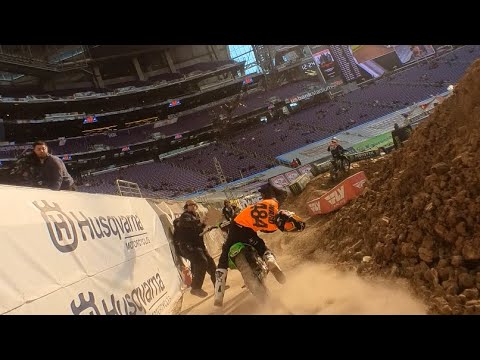 Scary crash in Minneapolis😳😳Supercross can be so unpredictable (Full Clip)