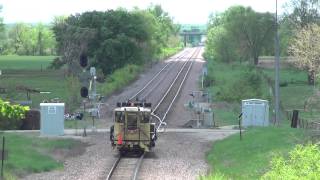 preview picture of video 'Union Pacific high-railer & MoW on the Spine Line, Cambridge, Iowa'