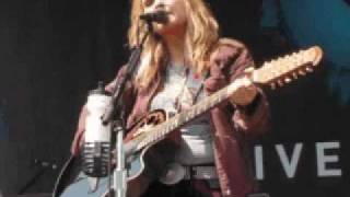Melissa Etheridge performs Indiana at Live Earth Run For Water