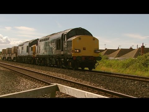 Prestatyn 27.7.2016 - DRS 37069 & 37259 on Valley flasks - Class 37