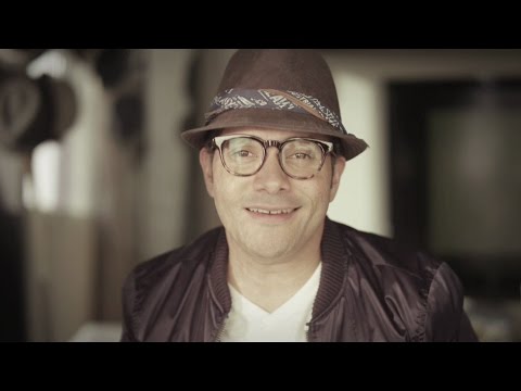 Pavel Núñez - Al Otro Lado de la Calle (Videoclip Oficial)