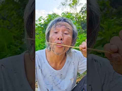 Kind Grandpa Eats Candy Skewers and the Funny Ending #shorts#1510#🍡😱😜