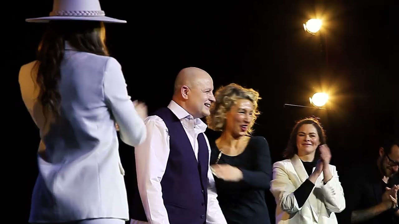 Ģirts Ķesteris ar savu jubilejas izrādi «VĪRIETIS, KURŠ GAIDA» Slampes kultūras pilī